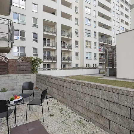 Апартаменты Cozy Bukowinska Near Metro By Renters