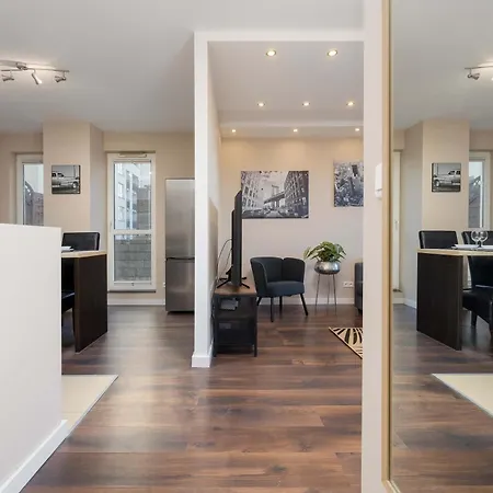 Апартаменты Cozy Bukowinska Near Metro By Renters