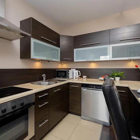 Cozy Bukowinska Near Metro By Renters