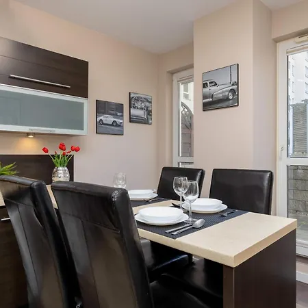 Cozy Bukowinska Near Metro By Renters *
